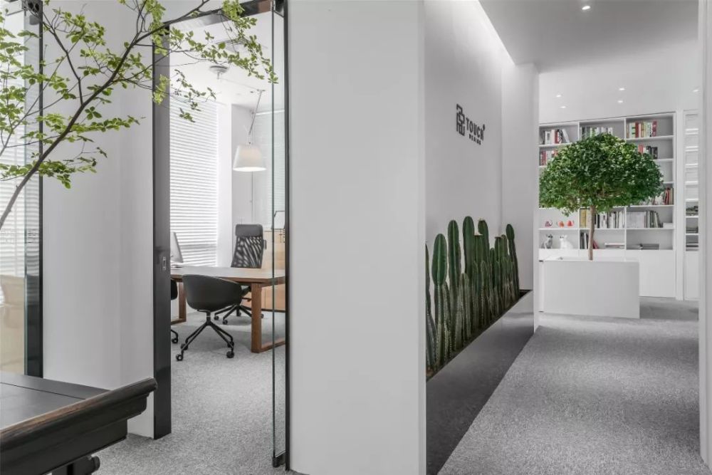 触觉设计 | touch the sky, 极简主义办公空间设计