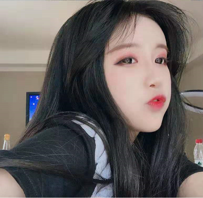 杨清柠被质疑整容,卸掉浓妆,看清她的素颜:这脸被天使吻过吧!