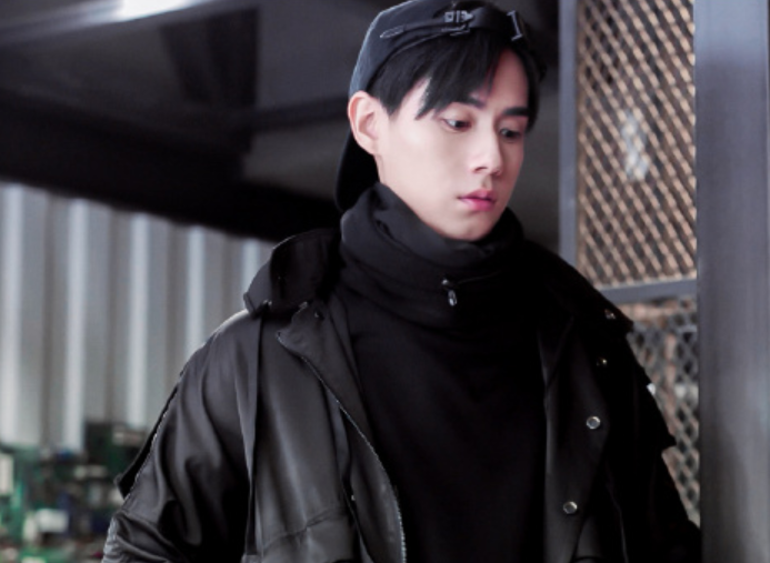 吴白为什么喜欢带帽子?原因竟和艾情有关,得知后网友:心疼