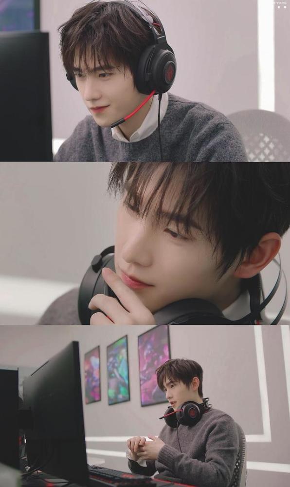 这大概就叫唇红齿白少年郎了吧