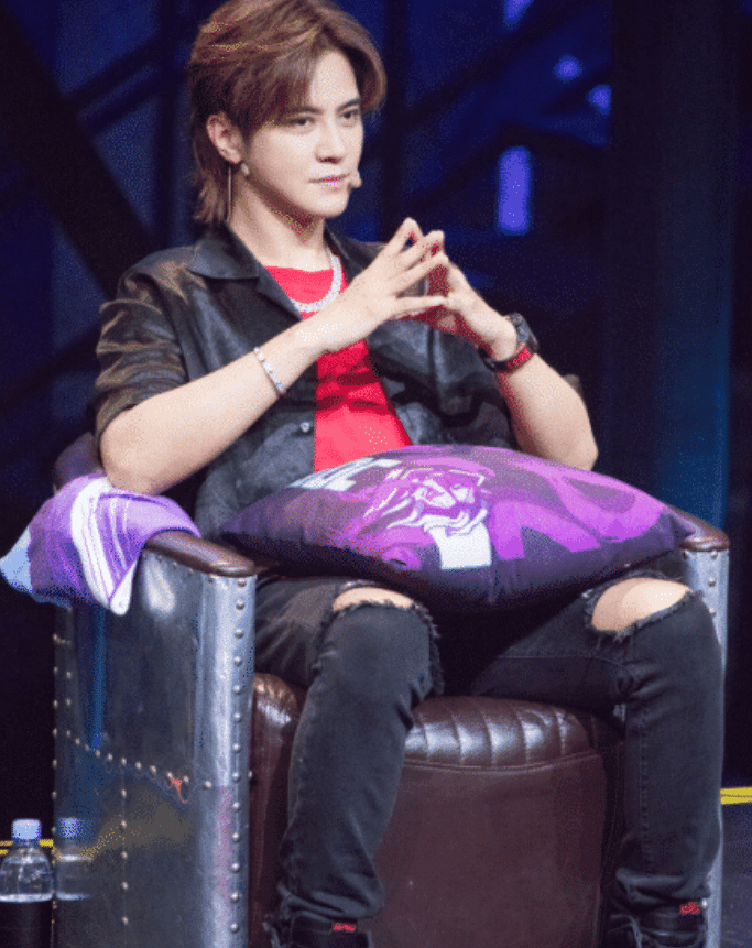 南宁"罗志祥"意外火了,一年前就被小猪发到微博,相似度太高