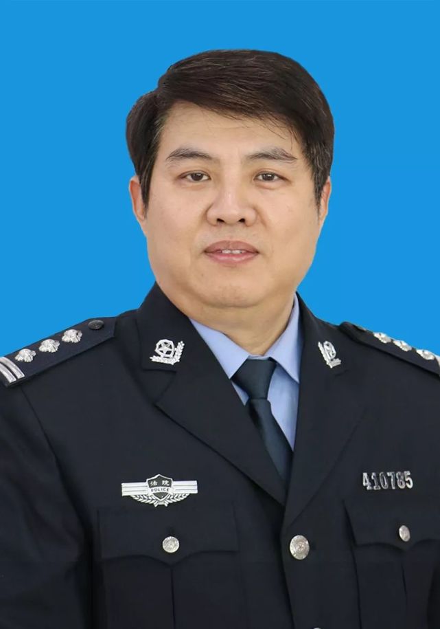 你们响应国家号召,参军入伍,数载军旅生涯,携笔砺剑,用青春和热血为