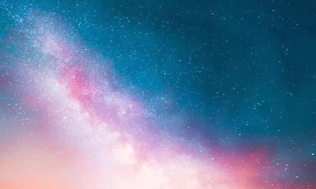 黑夜褪去了黑,星芒是深蓝色的星芒.从此以后,我的上空是三千尺的海洋.