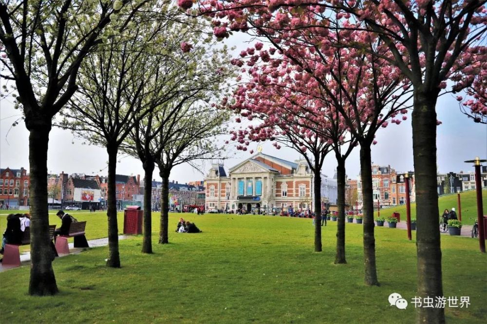 汇集四家顶级博物馆的广场和拥有七国特色建筑的街道