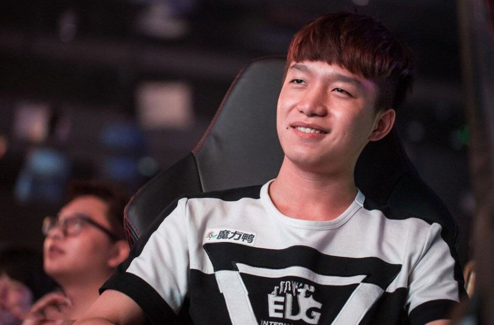 we唯一单身狗微笑?老队员齐聚cj?网友:你是gg还是mm