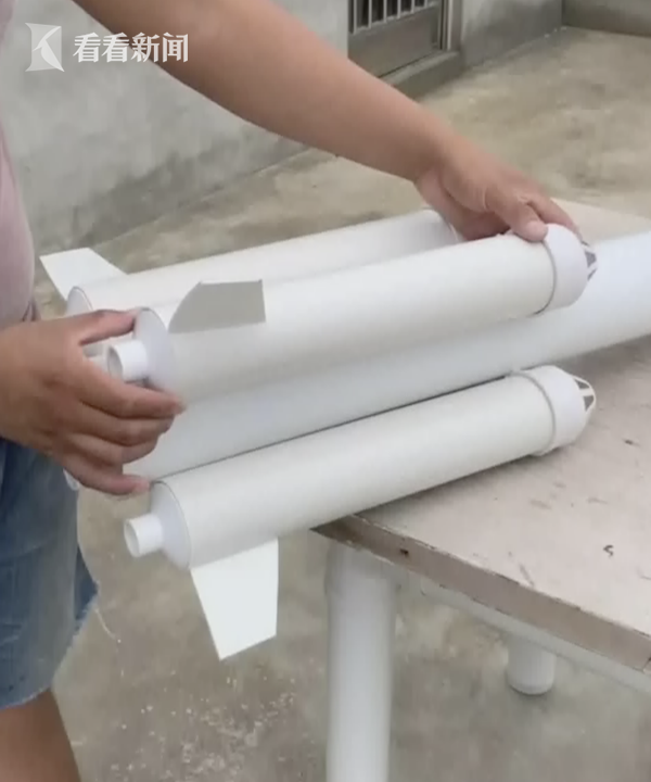 接地气把pvc水管做成2米高火箭模型90后管子哥走红