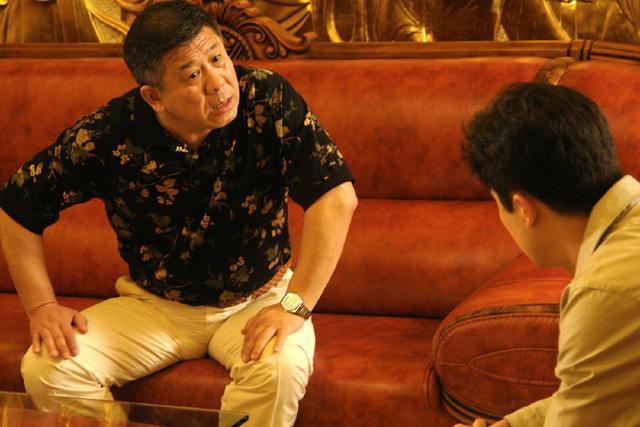 这辆车的车主很多人都认识,他就是我国知名男演员程昱.