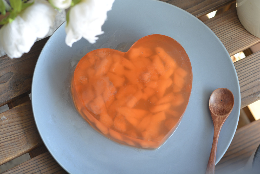 七夕节送给另一半的惊喜,用2个桃子做成心形果冻,满满都是爱