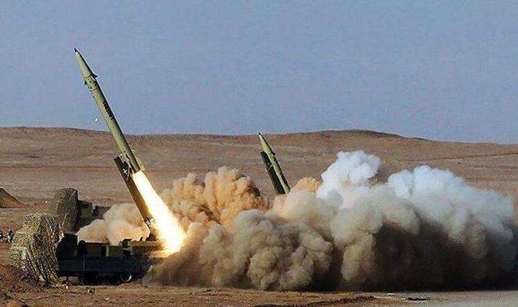 突发这国阅兵时突遭空袭弹道导弹从天而降准将当场身亡