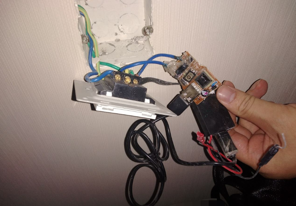 为何入住酒店时要先拔掉电视机插头酒店服务员说出真相