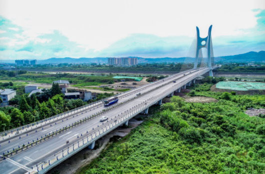 看涪江五桥轻舟已过百余年涪江古渡变大桥