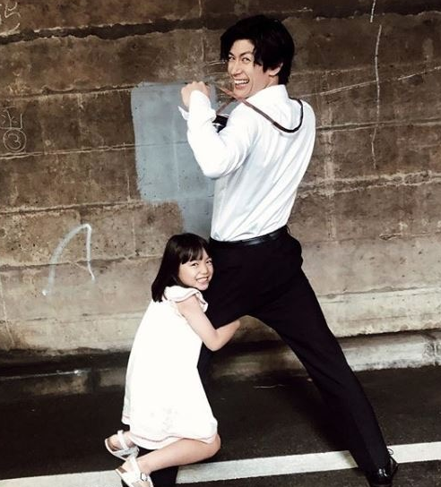 三浦春马化身 女儿奴 为芦田爱菜接班人狂拍写真父爱爆棚