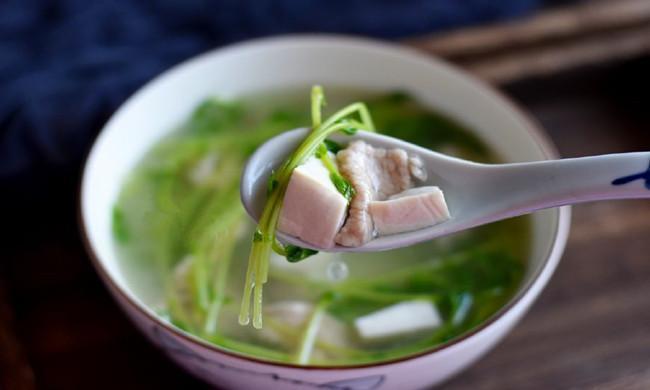 芹菜豆腐汤图片