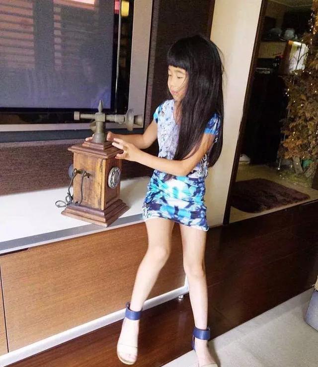 丑萌的grace长大了10岁的她长相酷似曹格身材像妈妈