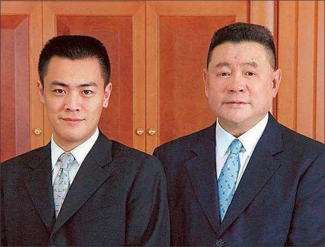 百亿豪富刘銮雄:在香港,狙击股市,也狙击美女