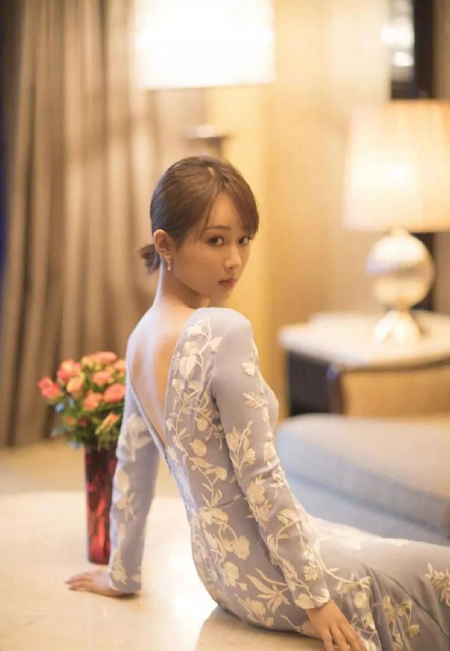 杨紫待过的每一家公司,几乎都为其量身定做了一部女主戏,比如完美建信