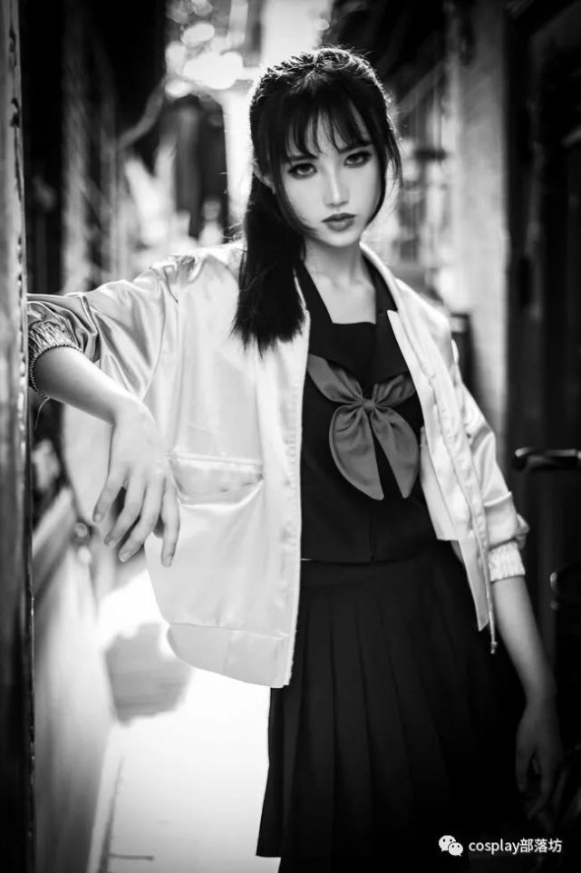 jk少女,黑白色调,衬托压抑气氛