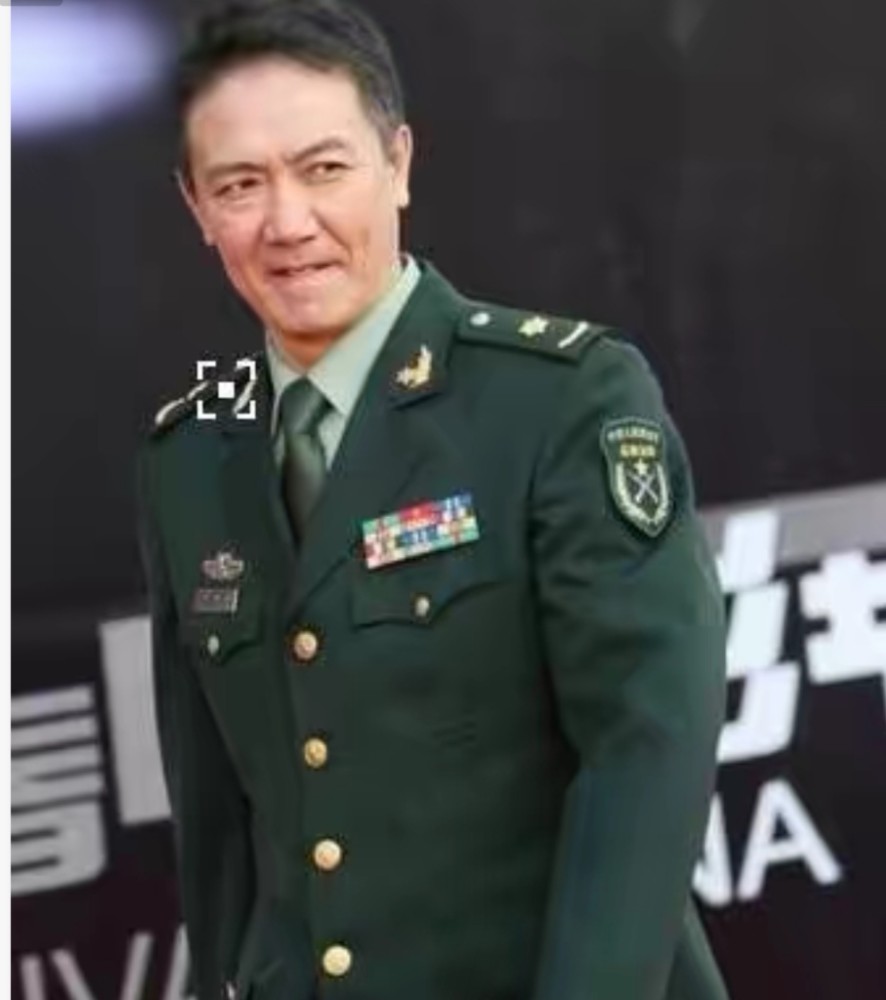 為什麼藝人穿軍裝李幼斌是真軍人嗎還有哪些人