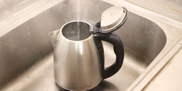 电热水壶使用时有这三大禁忌,可大多人都不懂,赶紧记住这几点!