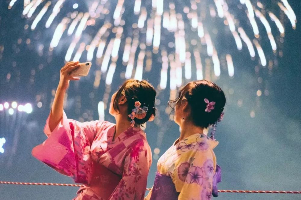 看场花火大会 甜甜的恋爱很快就轮到你啦