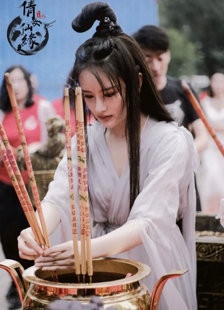 网红南笙出演新版聂小倩,造型撞郑爽版,明星网红竞争谁会赢?