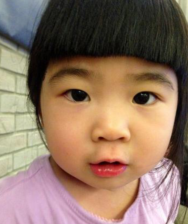 有种逆袭叫曹格女儿长大近照公开亭亭玉立不再是丑萌娃