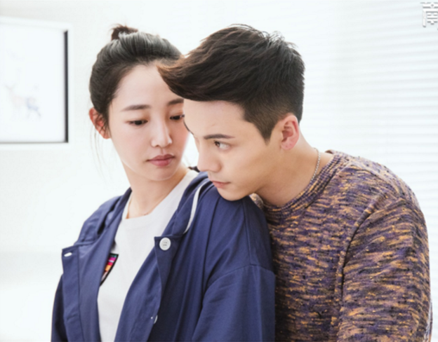 若不是因白百何,李现当初在这部剧中或许就火了,比陈伟霆还讨喜