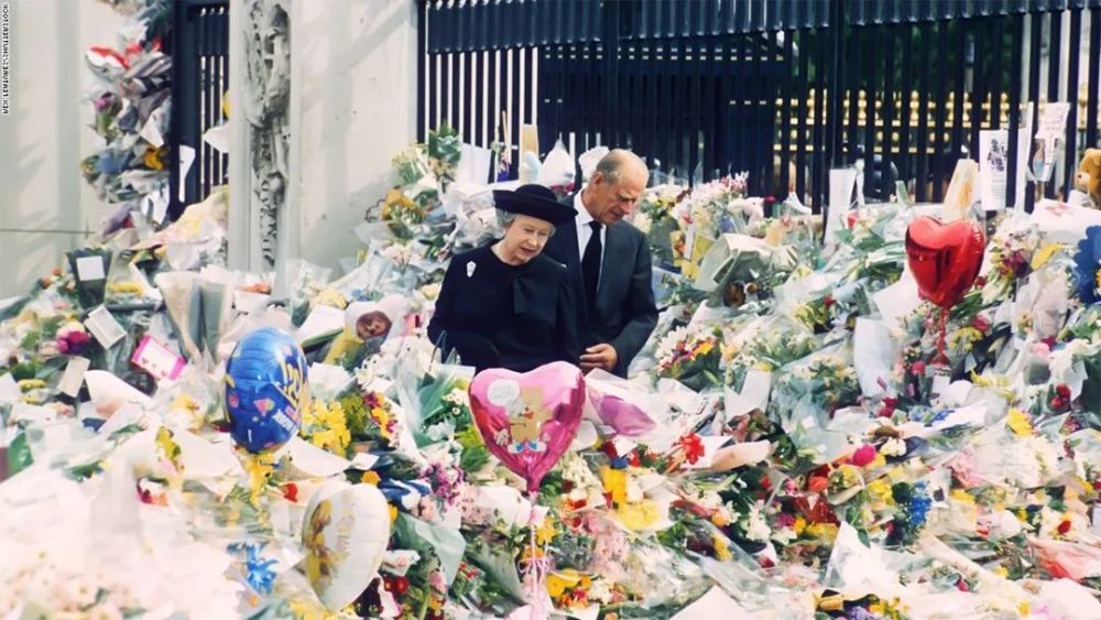 戴安娜一位离婚后王妃的葬礼盛大场面在英国王室空前绝后