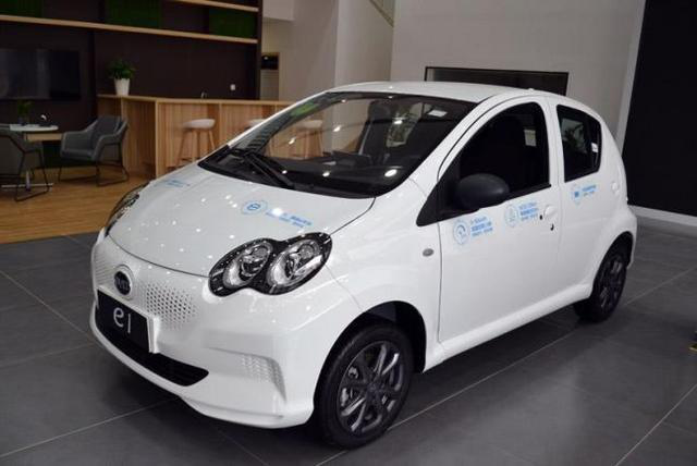 比亚迪e1是一款5门5座微型电动车,售价5.99万元到7.99万元.