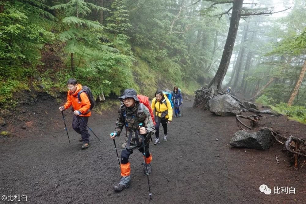 御来光与七月飞雪 富士山登顶记