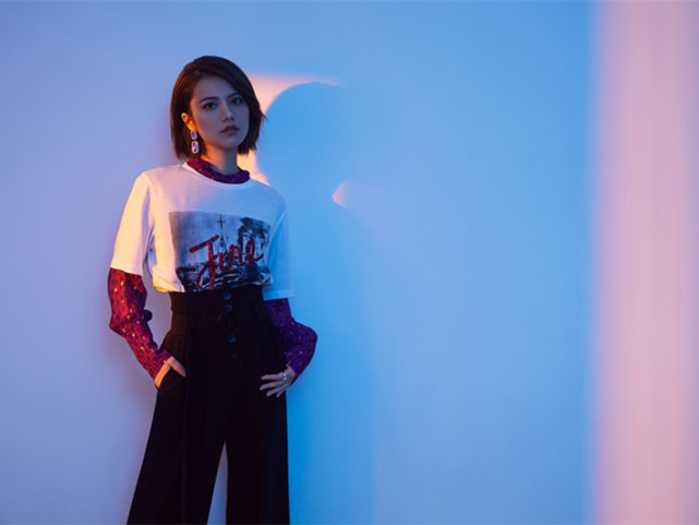 孙亚亚现身使徒行者2剪掉长发换上短发美得认不出