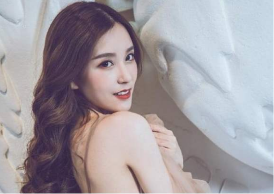 白鲨夺冠无人问津观众注意力全在这三个女解说身上