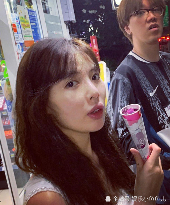 有一种"坐姿"叫泫雅,腿和胯能开到120度,一般人都学不来!