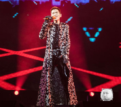 萧敬腾堪称"龙王转世",拿起话筒就下雨,网友:我曾相信科学