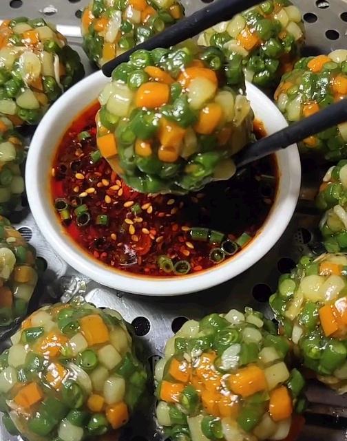 豇豆角做的菜团子,不用和面不用揉面,做法简单快速,营养又好吃