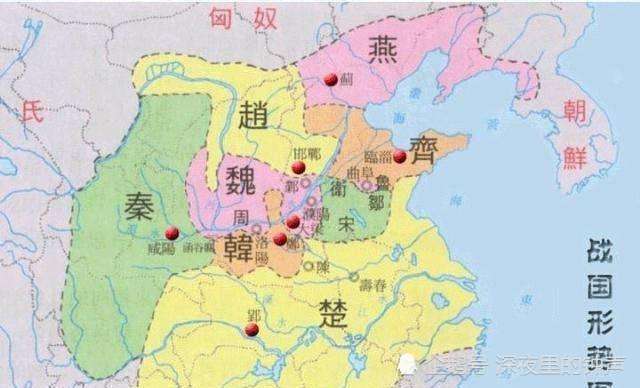 位处最西边,背面有戎,氐等落后族群的入侵威胁,正面有关东六国的挤压