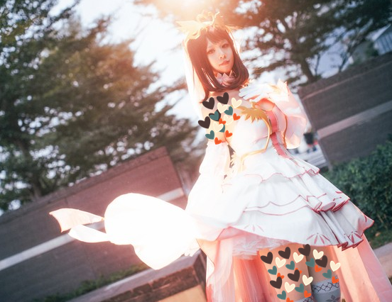 艾拉cos正片宛如仙女,却被小姐姐"肉肉腿"抢眼,这谁扛得住