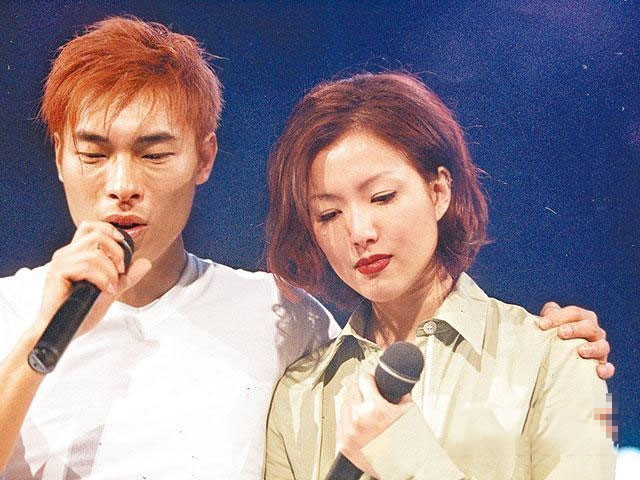 许志安夫妇罕见现身药店，女方太过年轻，被断定不是郑秀文（组图） - 15