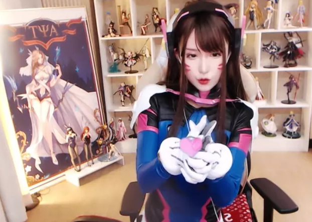 腐团儿又给粉丝发福利了,cos守望先锋,这款dva谁顶得住?