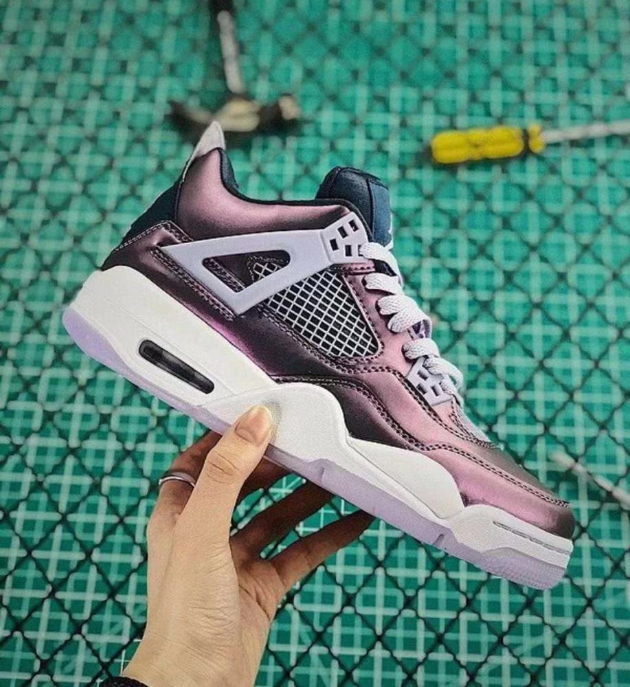 aj4超酷的"电光紫神鞋",颜色靓款式帅,穿上潮翻整条gai