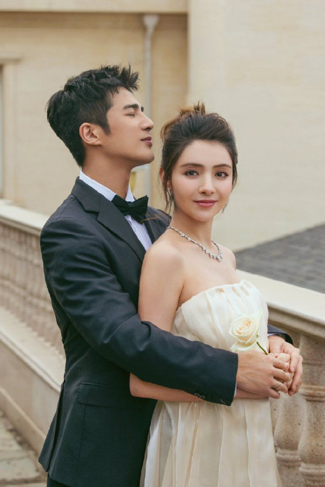 姜潮小两口太甜了花式穿情侣装秀恩爱麦迪娜32岁美成22岁