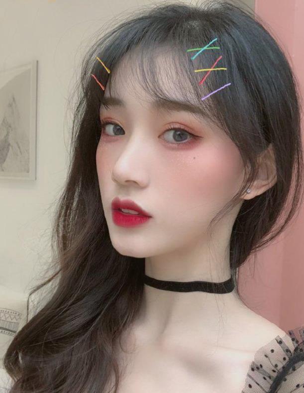 乔碧萝现出原形,美颜看似18岁,真人像是58,实际年龄很意外