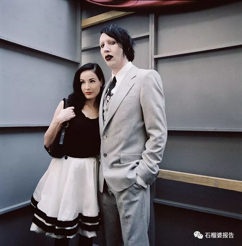 自己曾经嫁给一个根本不够格当父亲的男人(指的是她前夫玛丽莲·曼森)