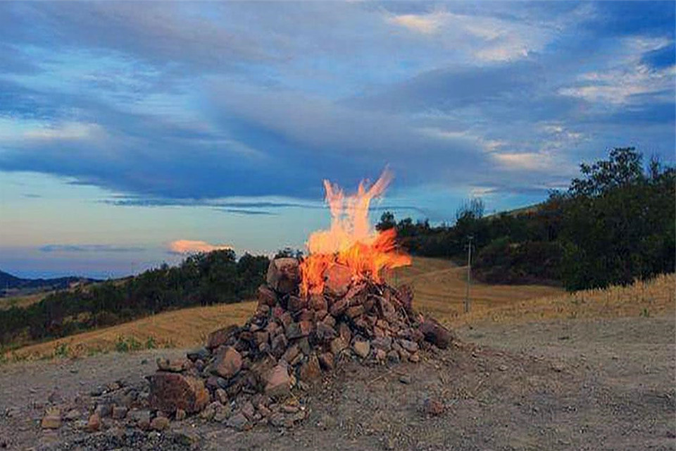 世界最"矮小"火山:仅1.2米高却被人用来烤肉,一点面子都没