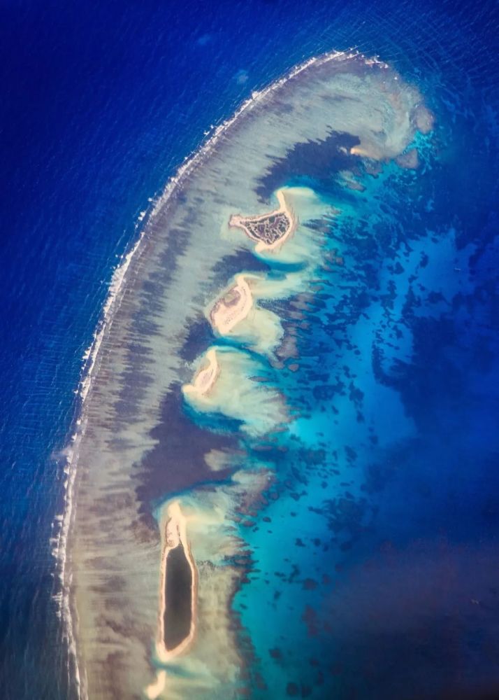 富饶的西沙群岛海水图片