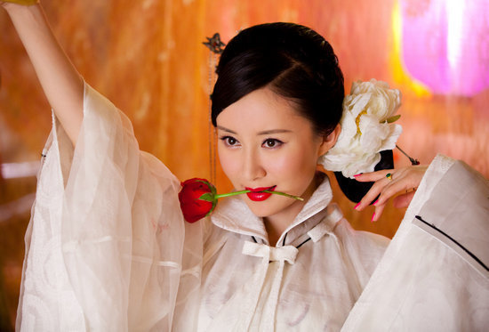 牡丹花怎么戴才好看 刘亦菲成典范 舒畅成花魁 范冰冰成花姑娘