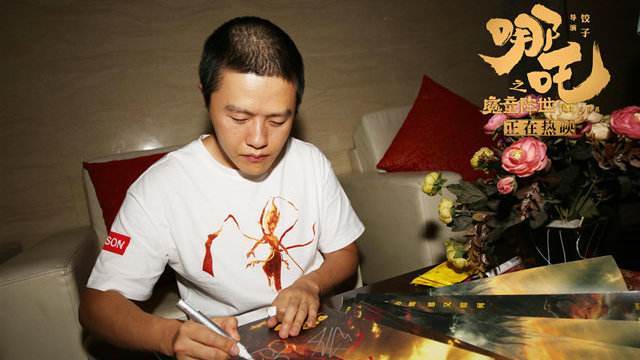 能如此的受人欢迎,一波又一波的热搜接踵而至,让导演饺子都不敢相信!