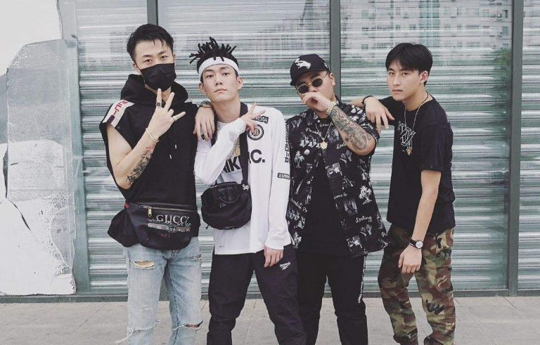 红花会rapper被逼直播剁手?念叨问心无愧,得知原因很无奈