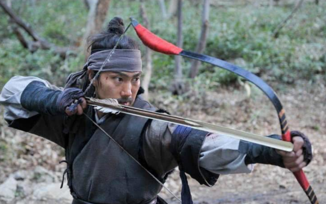 根据《金史·强伸传》记载,元兵围攻金国的中京——洛阳,当时金军守将