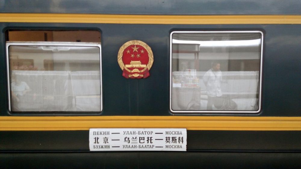 我国 最贵最长 的火车 坐车坐到腿软 为何还一票难求